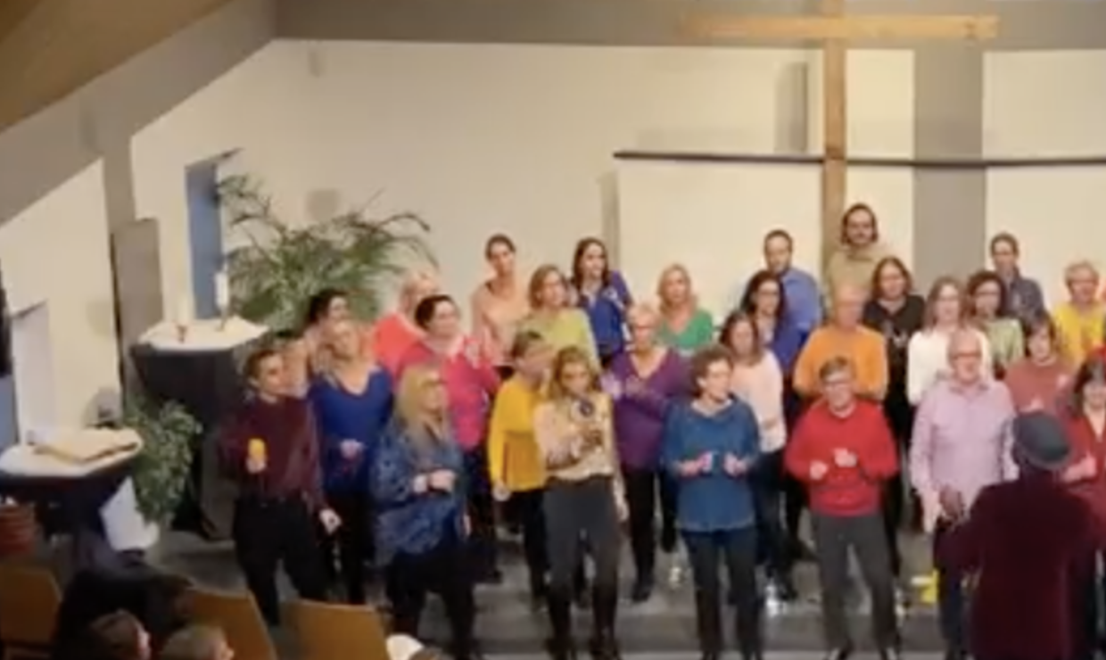 Sängerinnen und Sänger im Chor